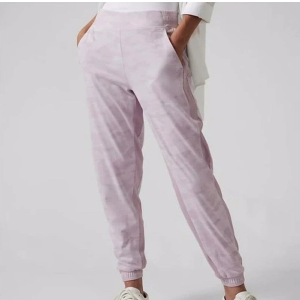 Athleta brooklyn lined camouflage pink patterned lined pants 4P